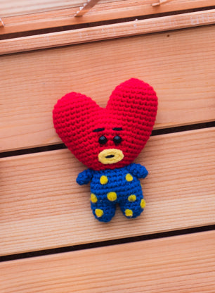 Tata the Alien Heart Amigurumi Pattern and Kit